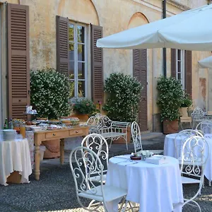 https://villa-valentina-tradate.it-lombardy.com